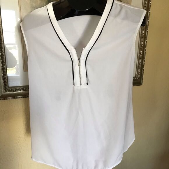 Ladies Sleeveless Summer Top! small - Picture 1 of 4